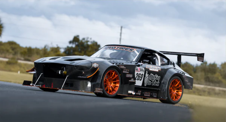 Datsun Datsun 269 Attacking the Clock Racing 240Z 1972
