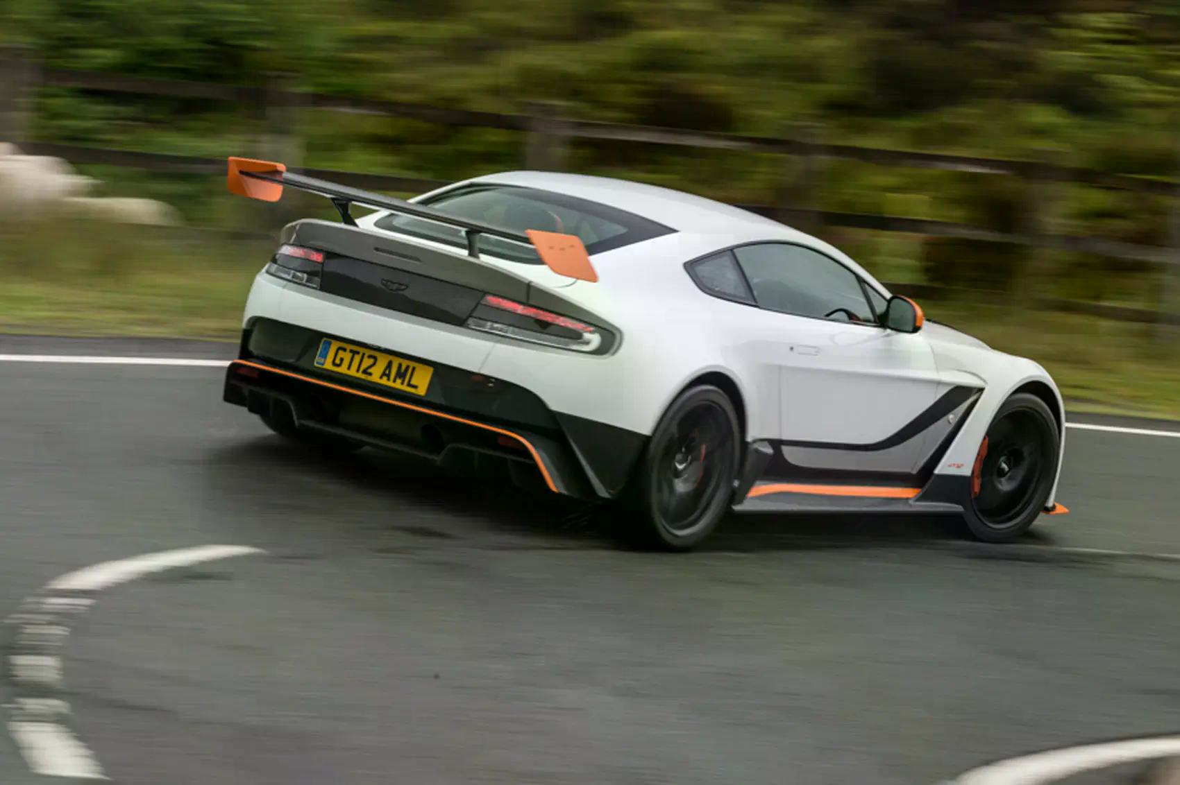 Aston Martin Aston Martin Vantage GT12 2015