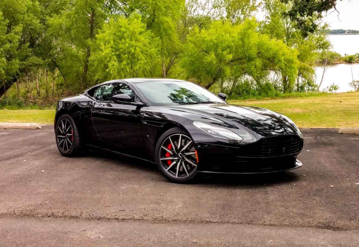 Aston Martin Aston Martin DB11 2017