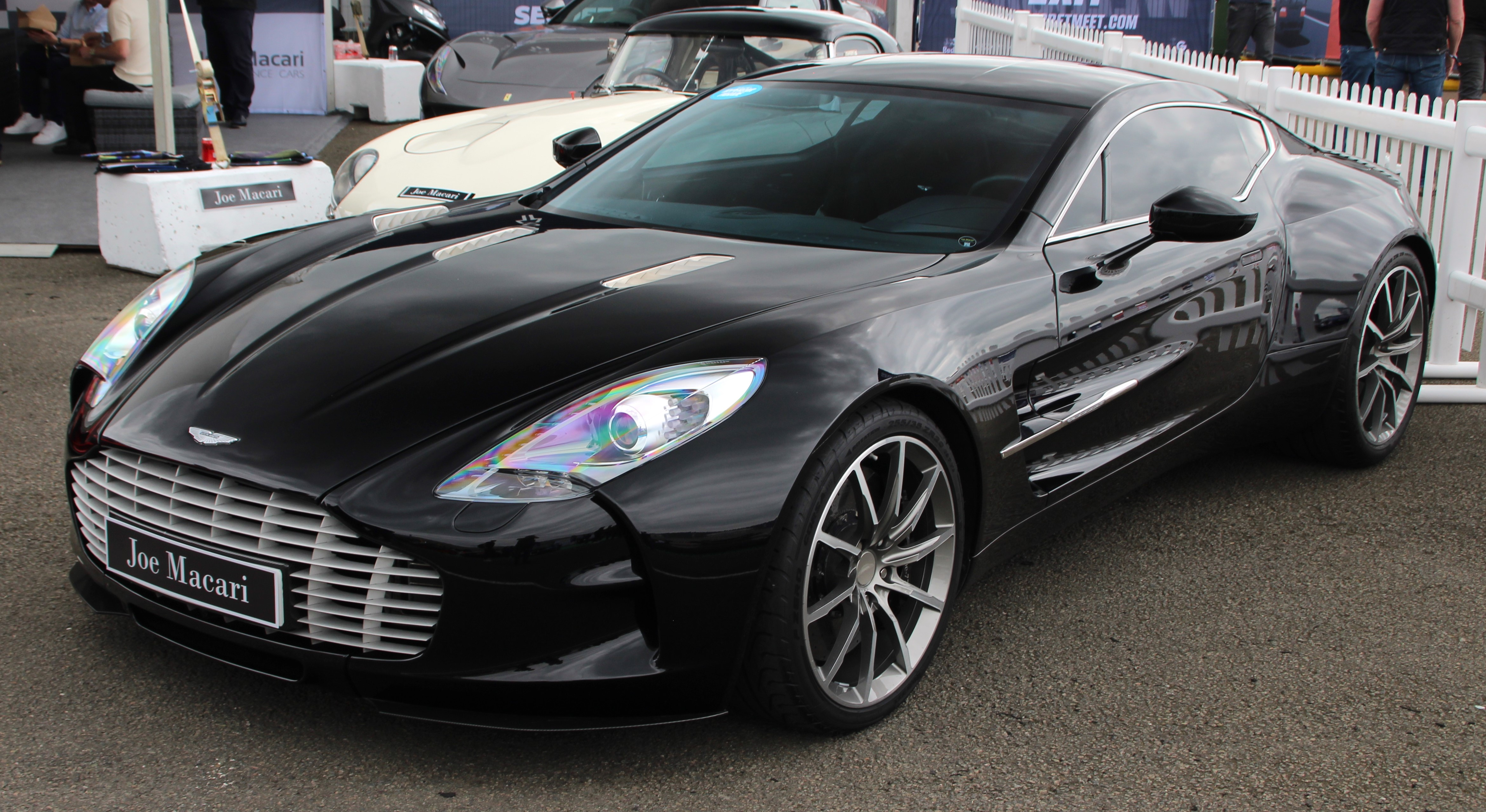 Aston Martin Aston Martin One-77 2010