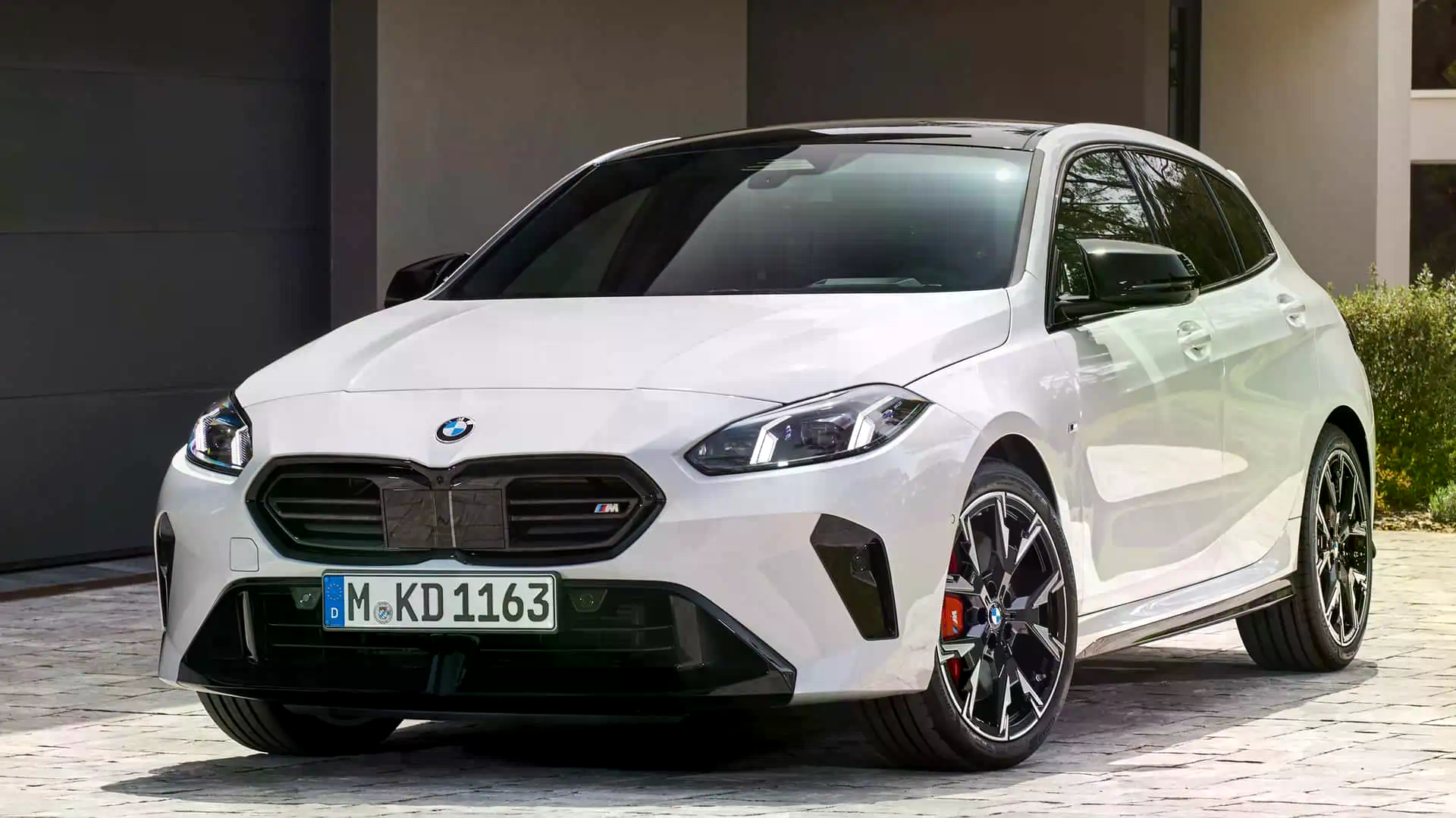 BMW BMW 123i xDrive 2024